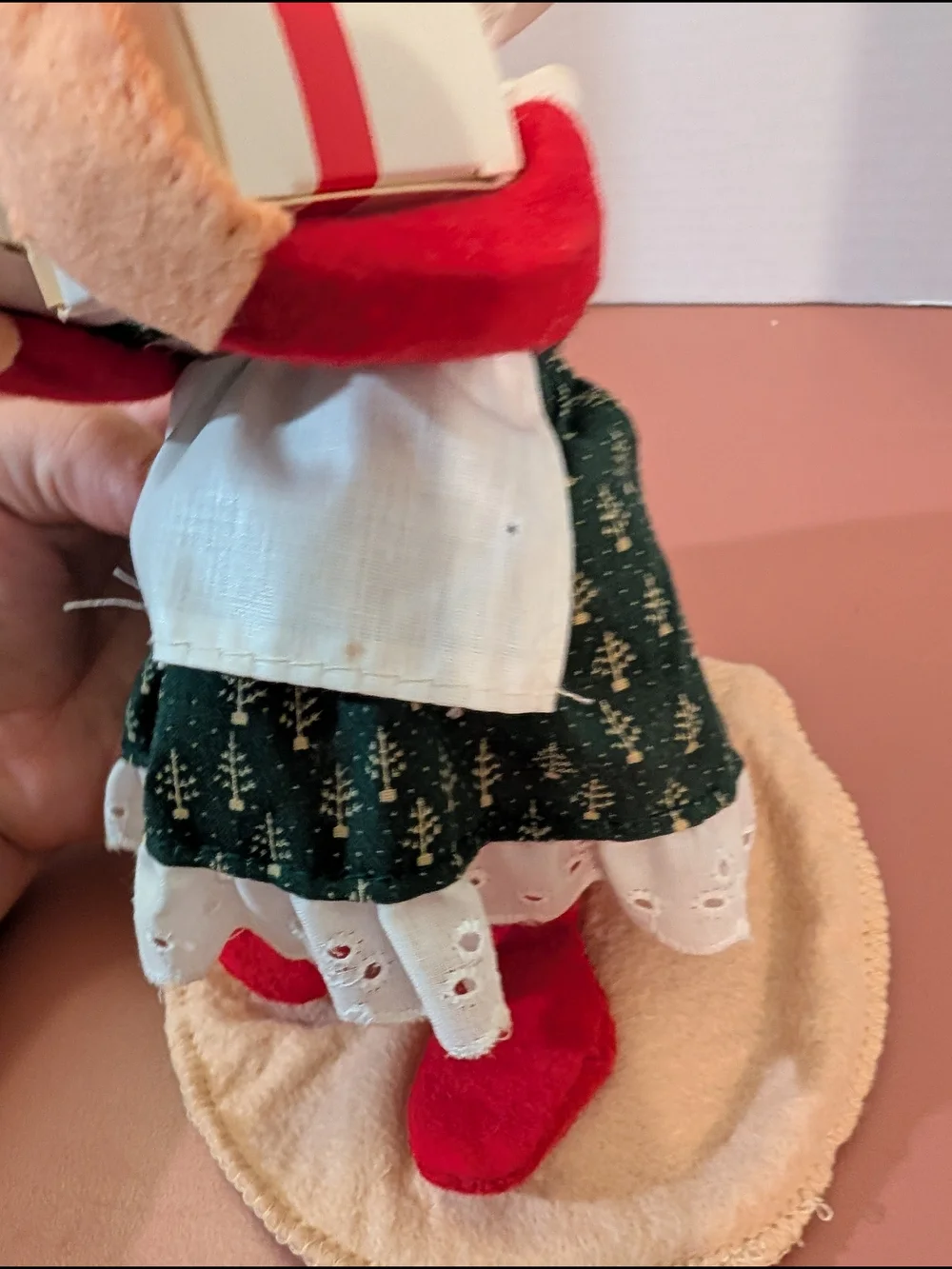 Vintage 1992 Annalee Mobilitee Mrs. Claus Figurine Holding Presents